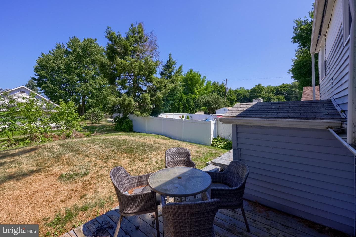 2017 Leslie Avenue photo 4