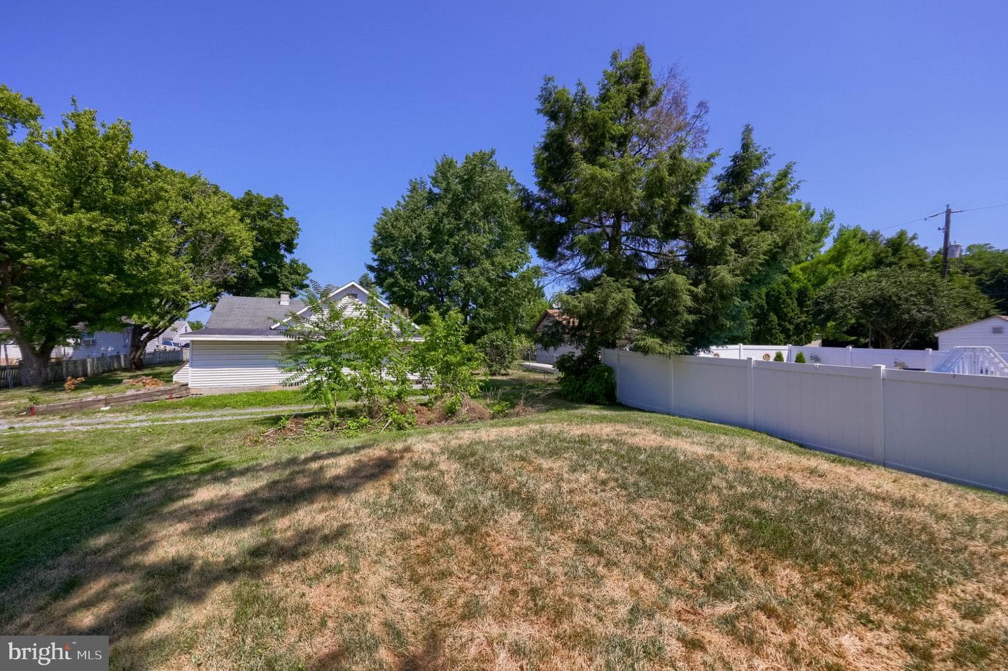2017 Leslie Avenue photo 5