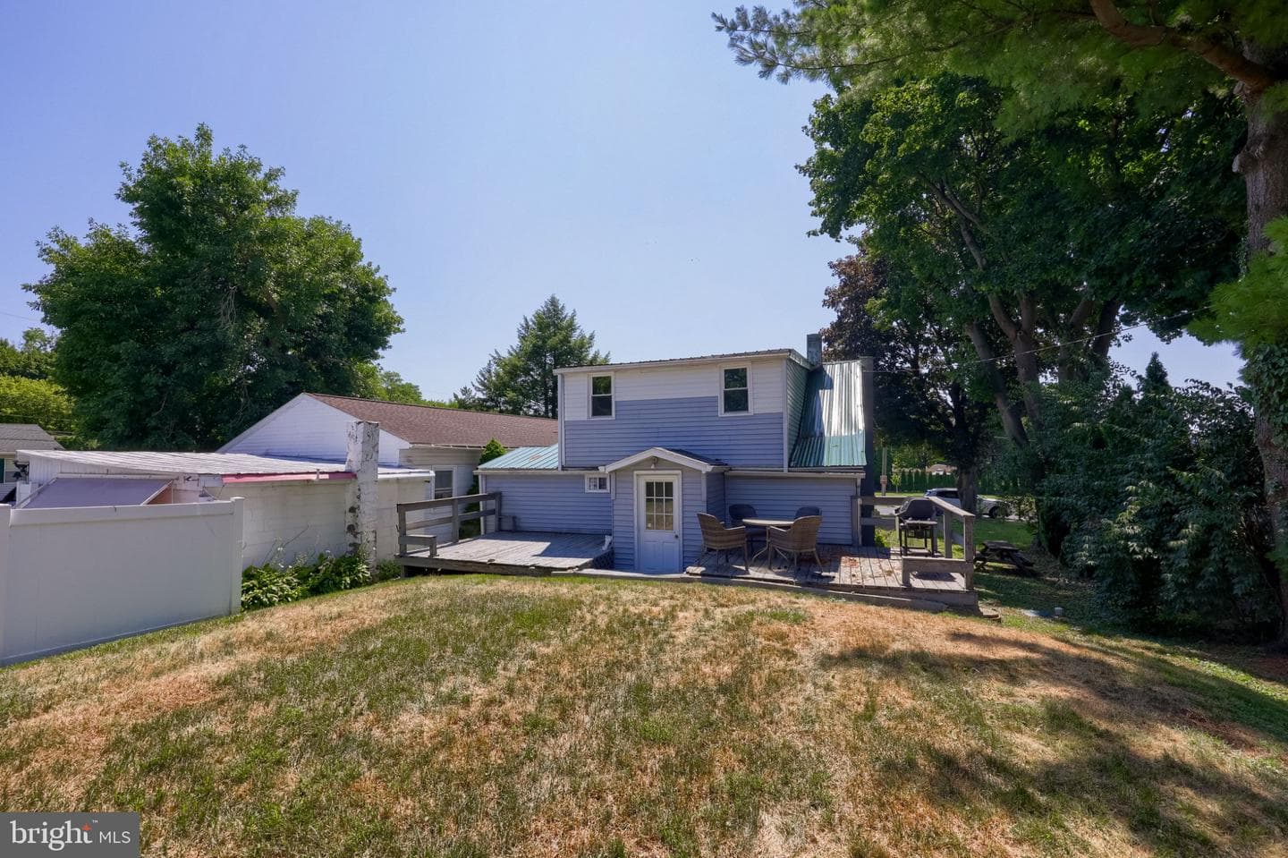 2017 Leslie Avenue photo 6