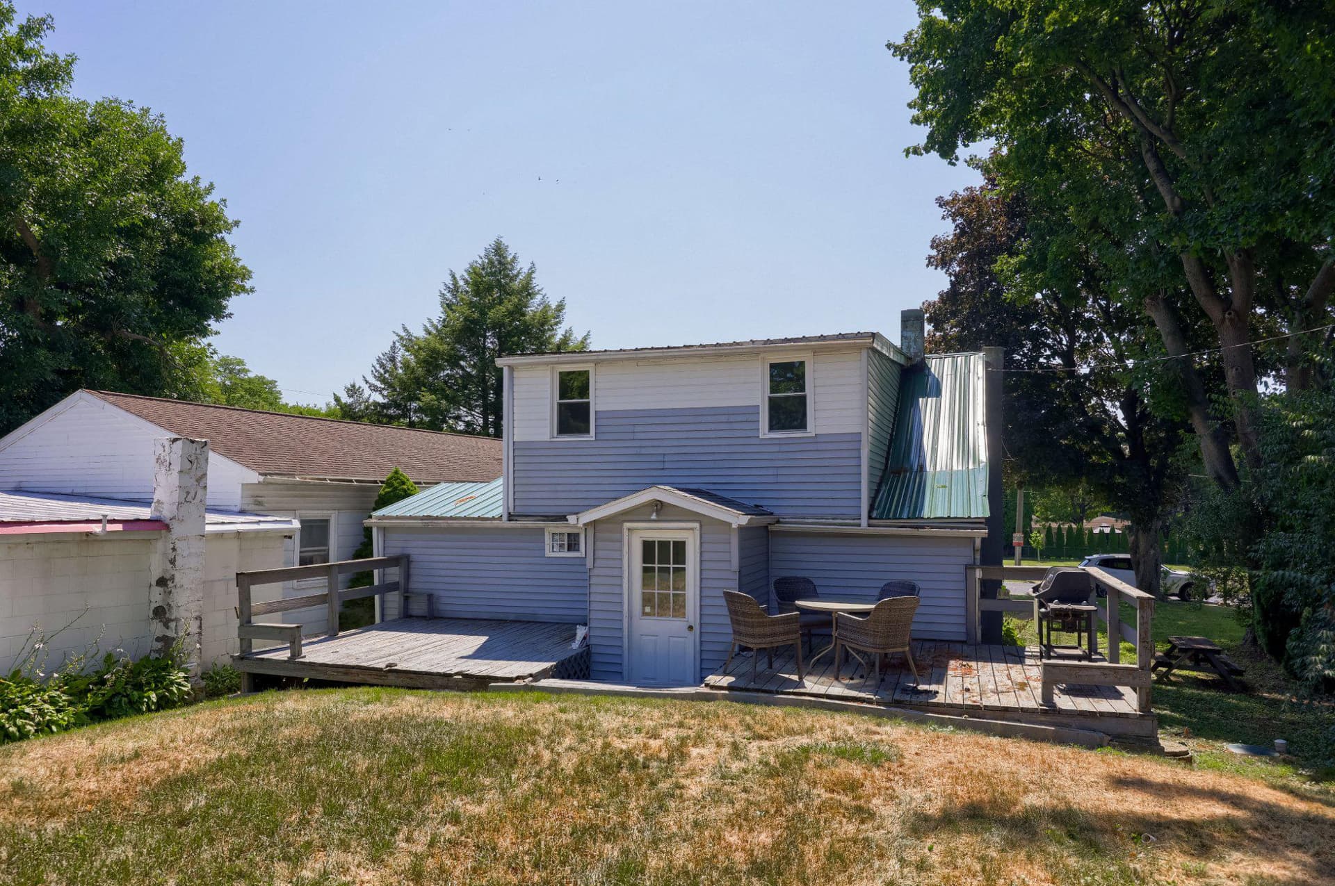 2017 Leslie Avenue photo 7