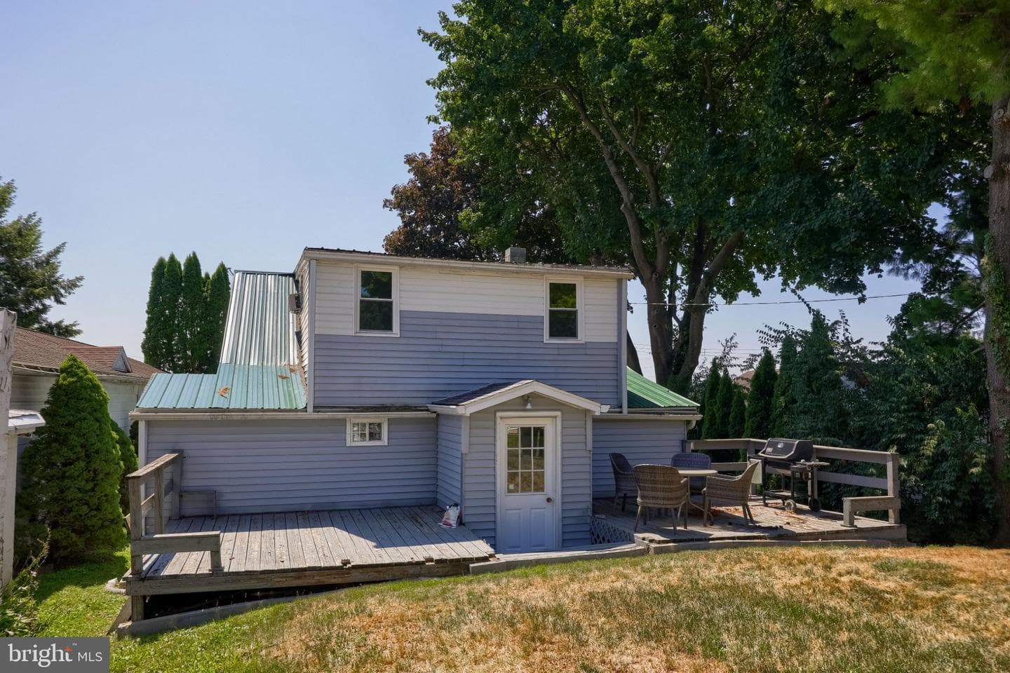2017 Leslie Avenue photo 9