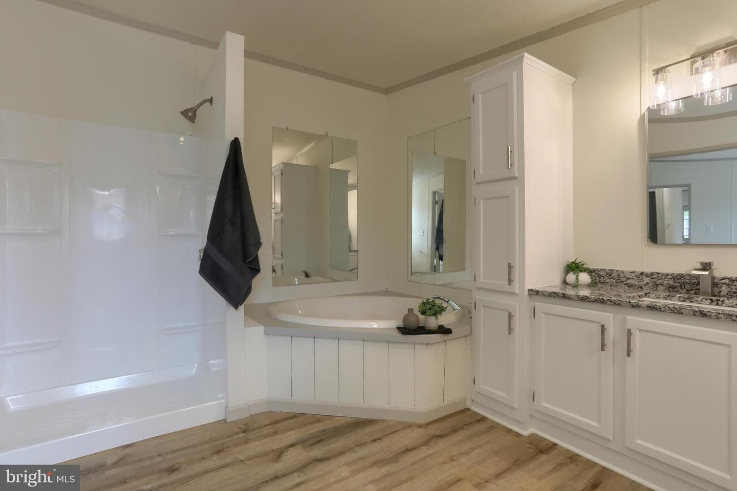 154 W Spruce Street photo 23