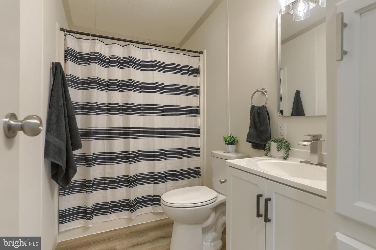 154 W Spruce Street photo 26