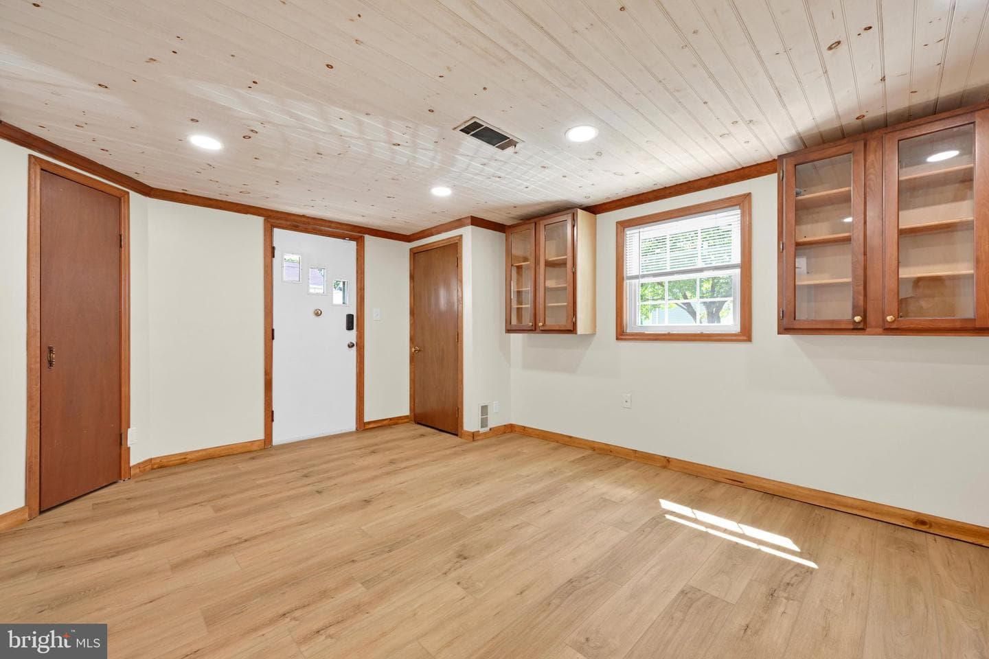 2419 Guilford Street photo 10
