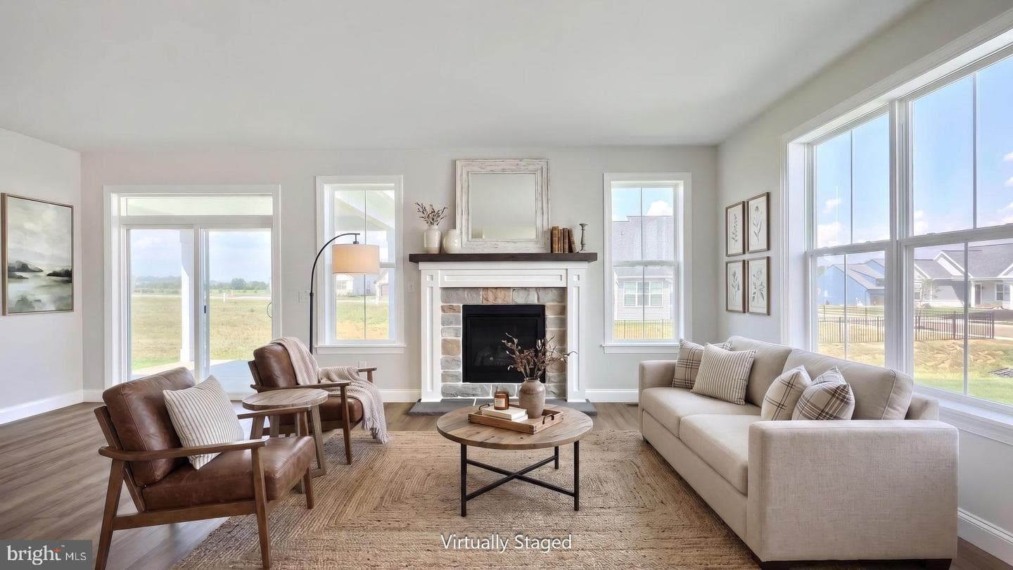 528 Winding Creek Boulevard photo 4