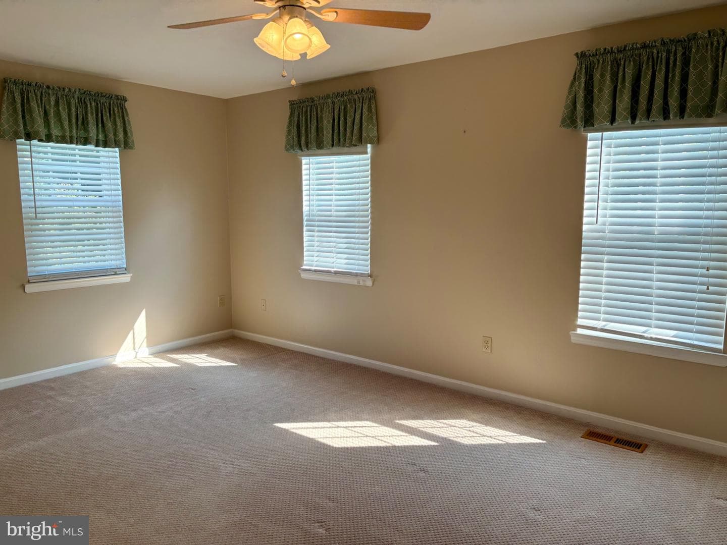 1520 Cambridge Court photo 24