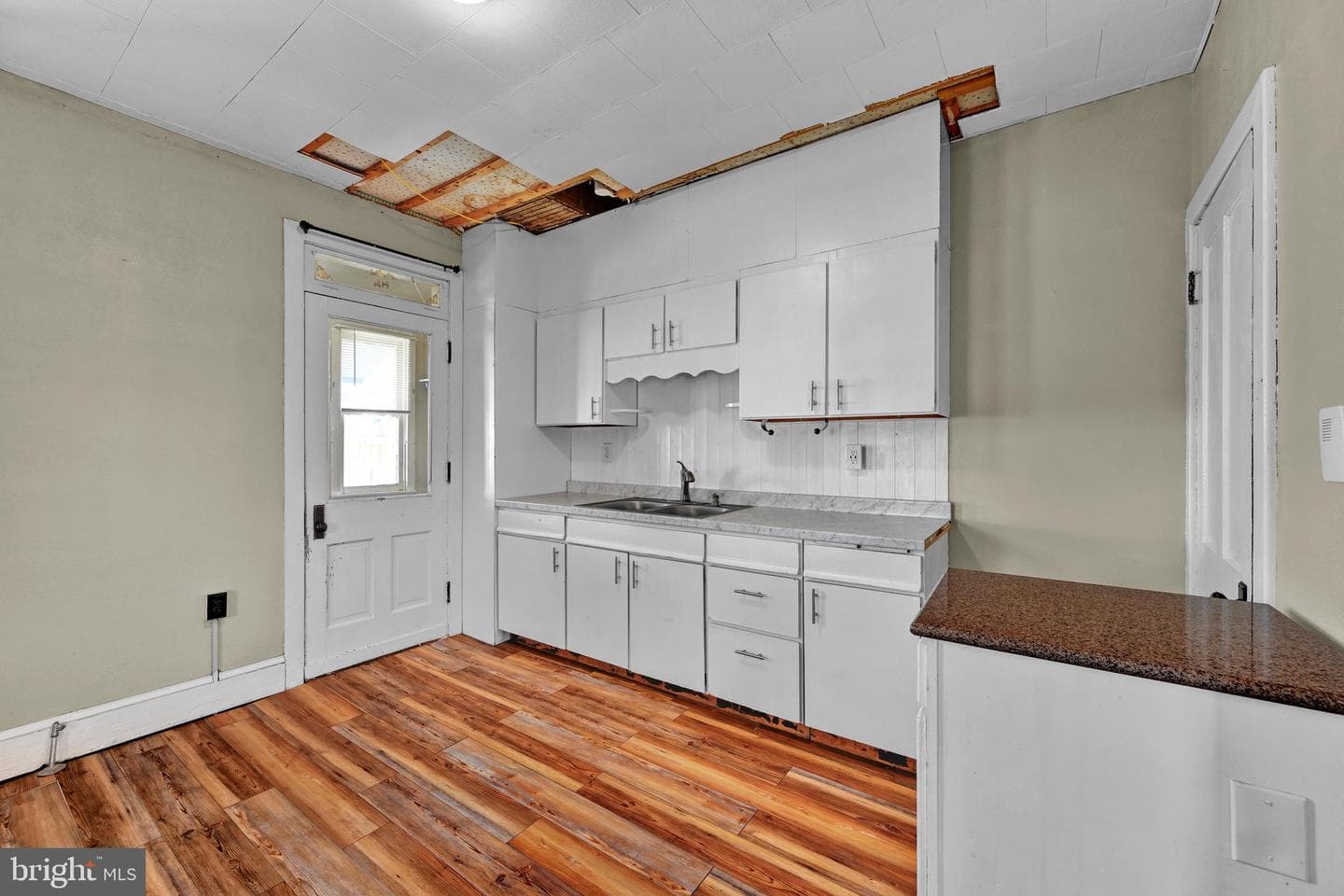 121 W Washington Avenue photo 13