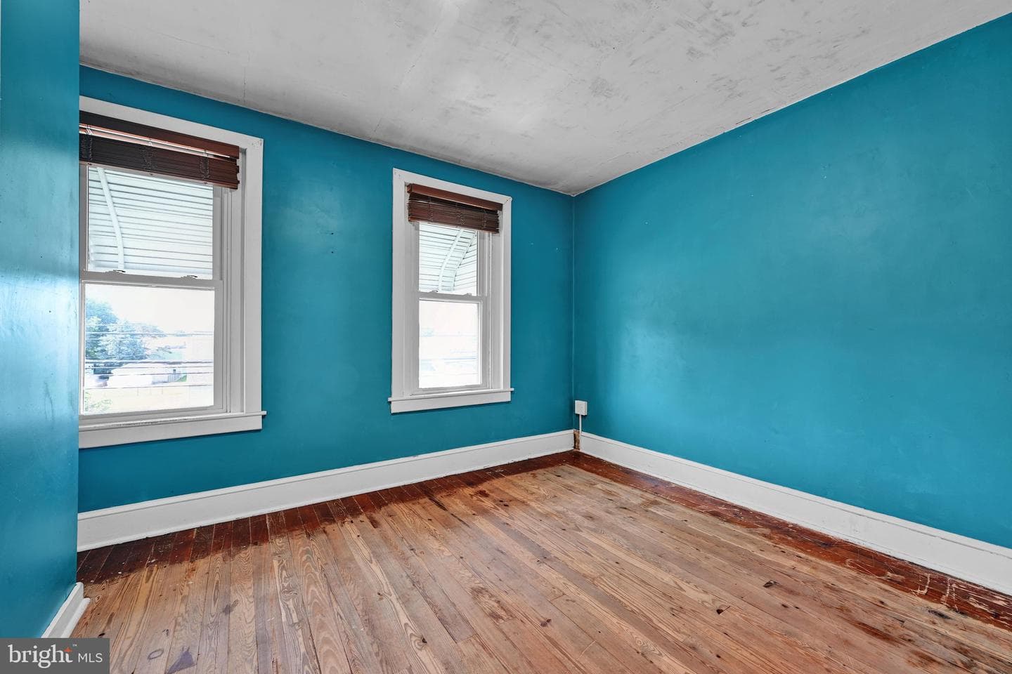 121 W Washington Avenue photo 15