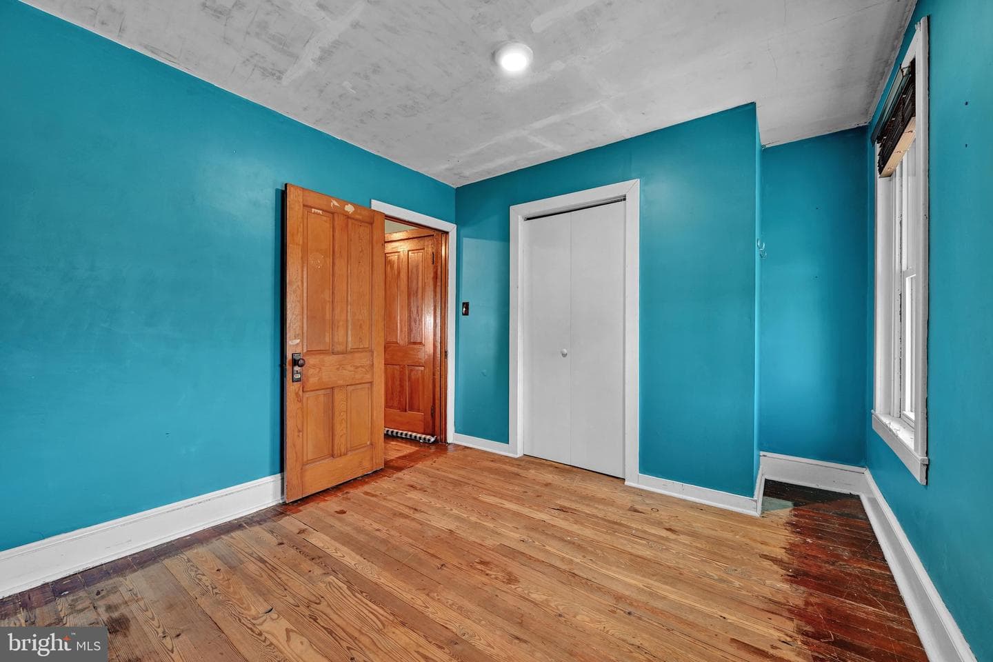 121 W Washington Avenue photo 16