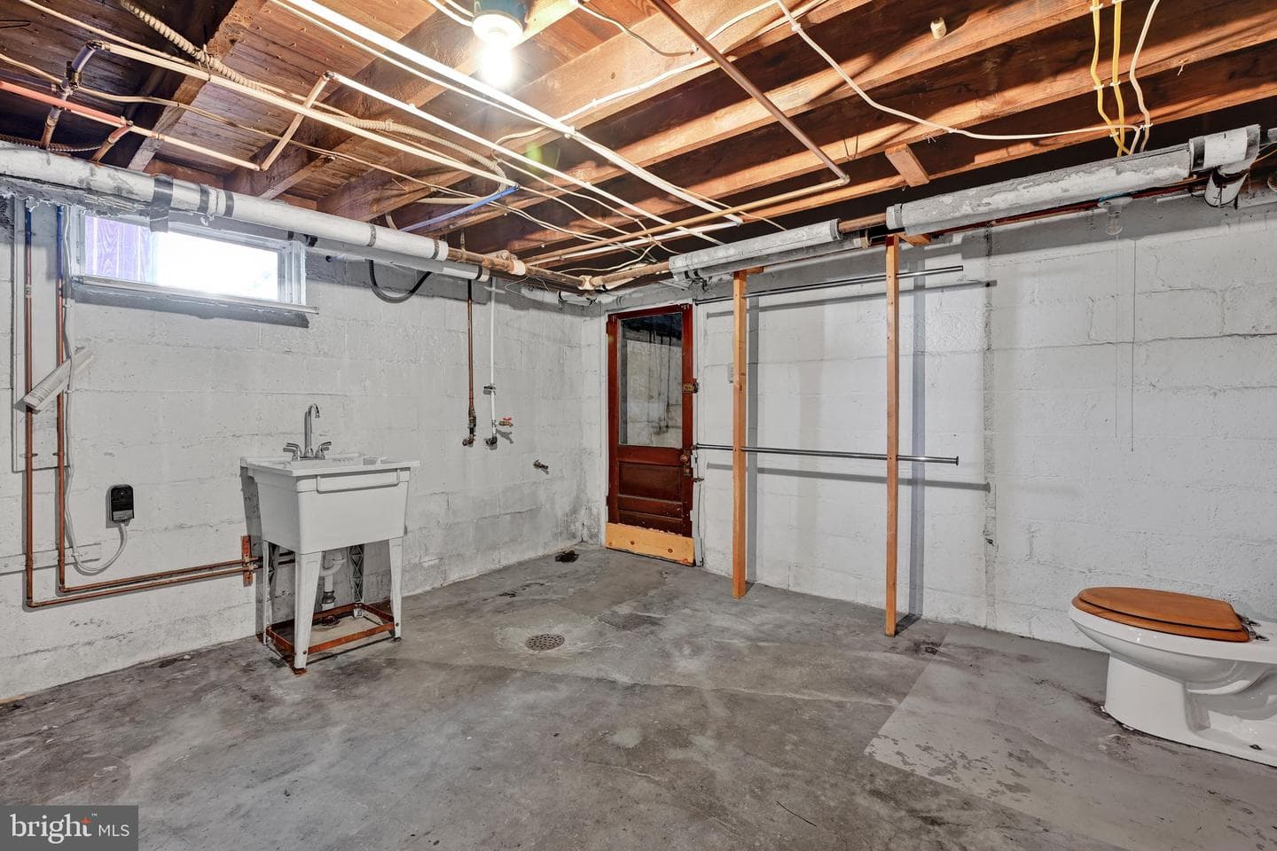 121 W Washington Avenue photo 23