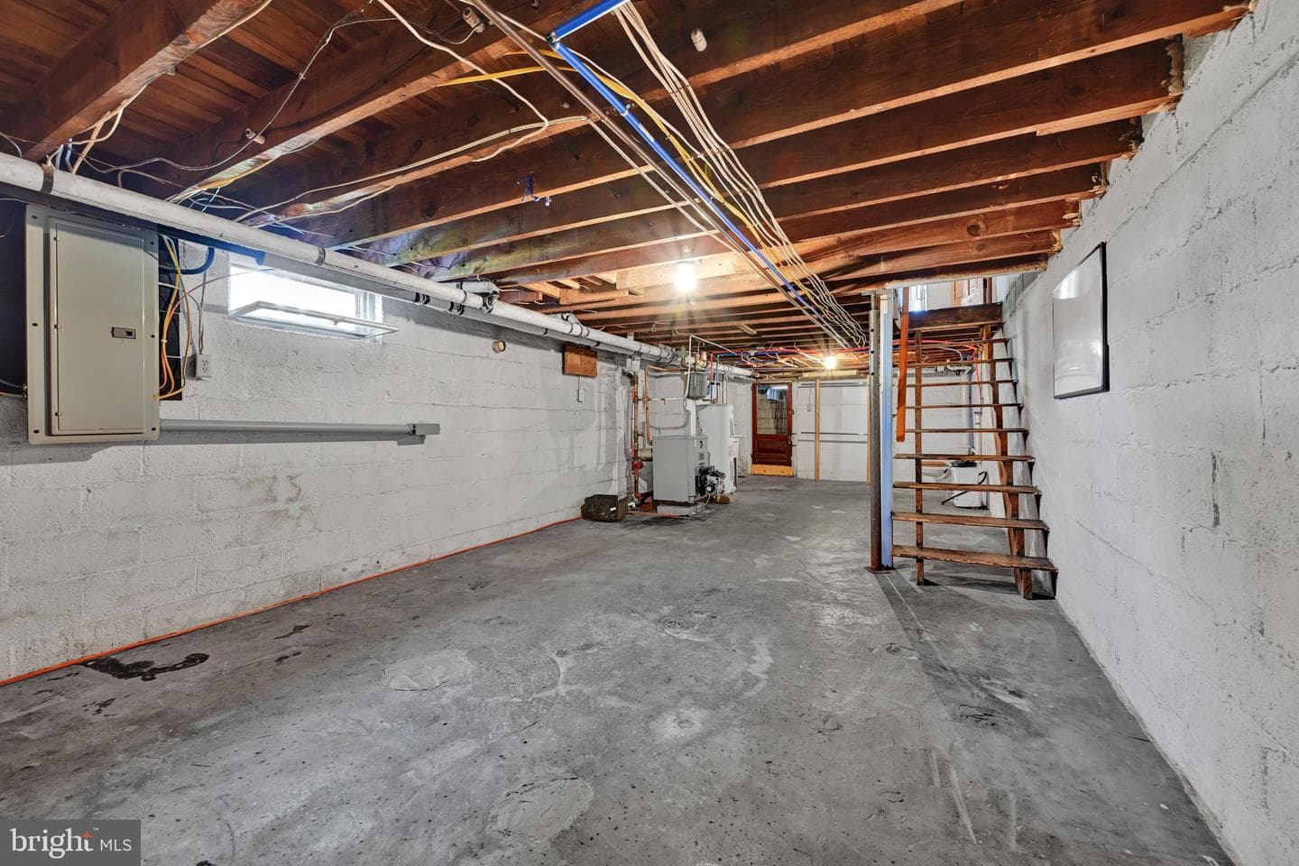 121 W Washington Avenue photo 24
