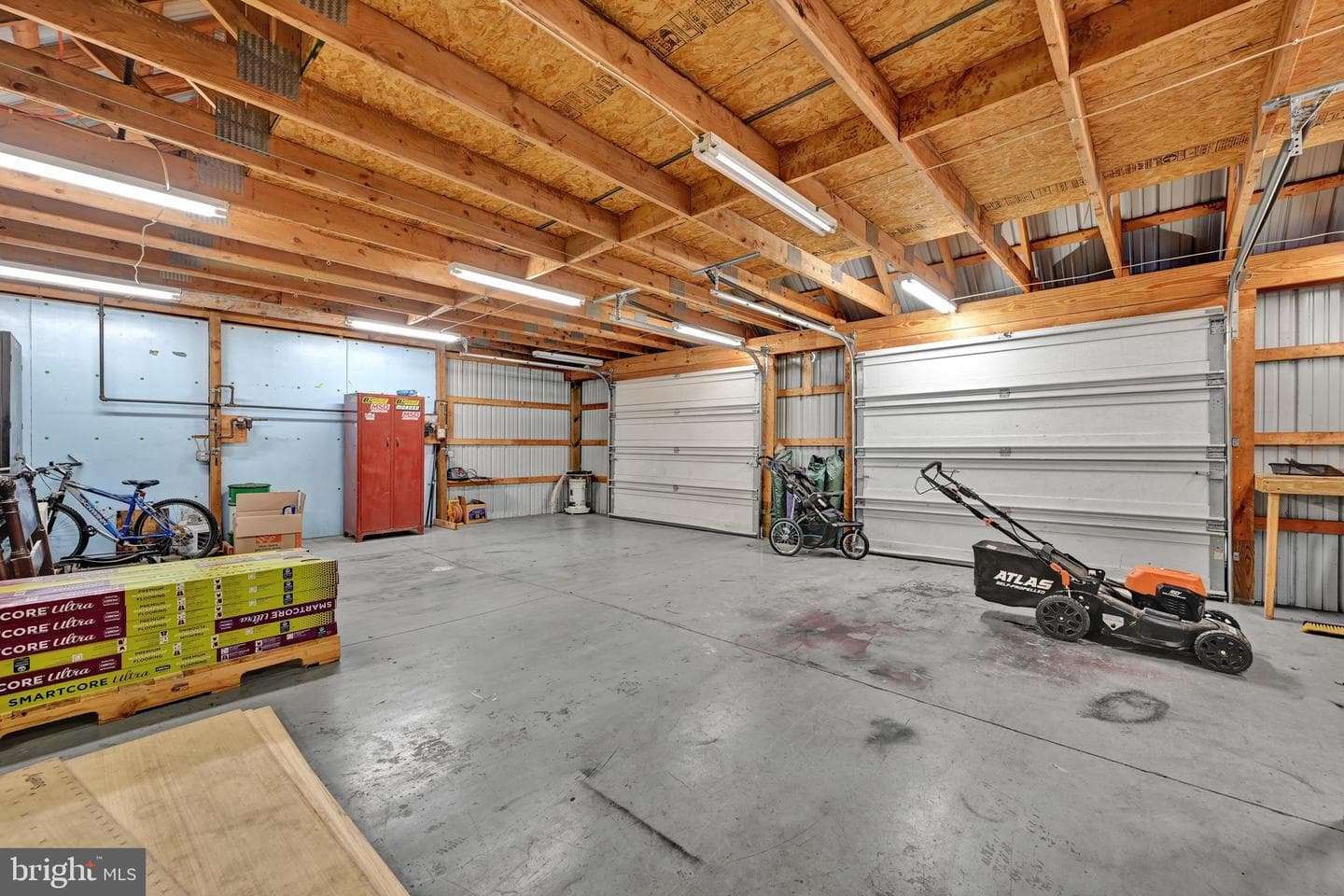 121 W Washington Avenue photo 36