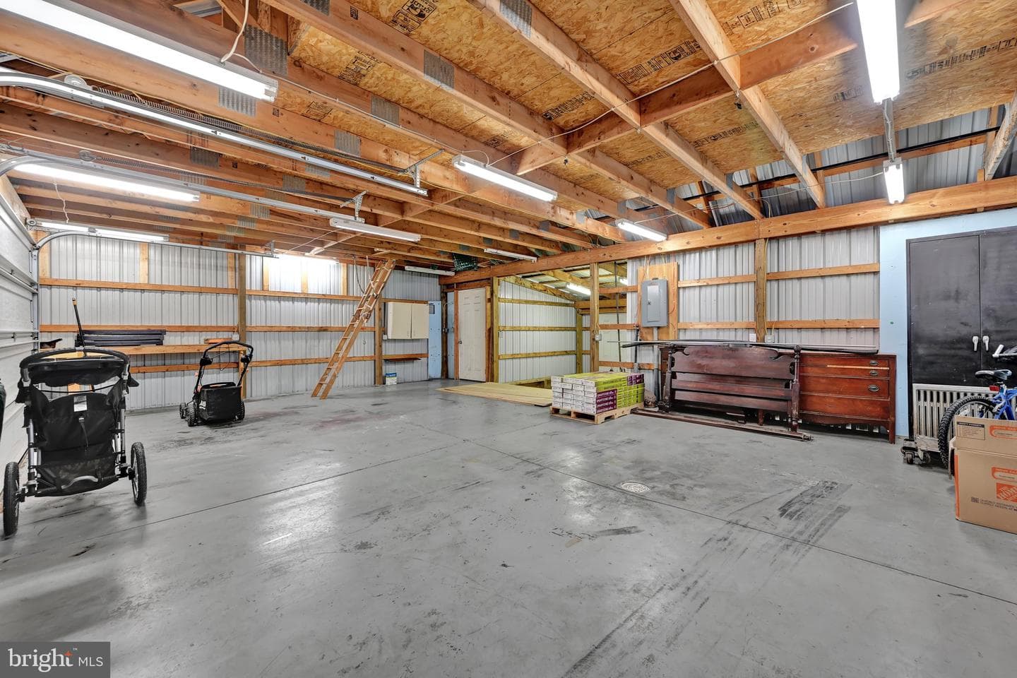 121 W Washington Avenue photo 37