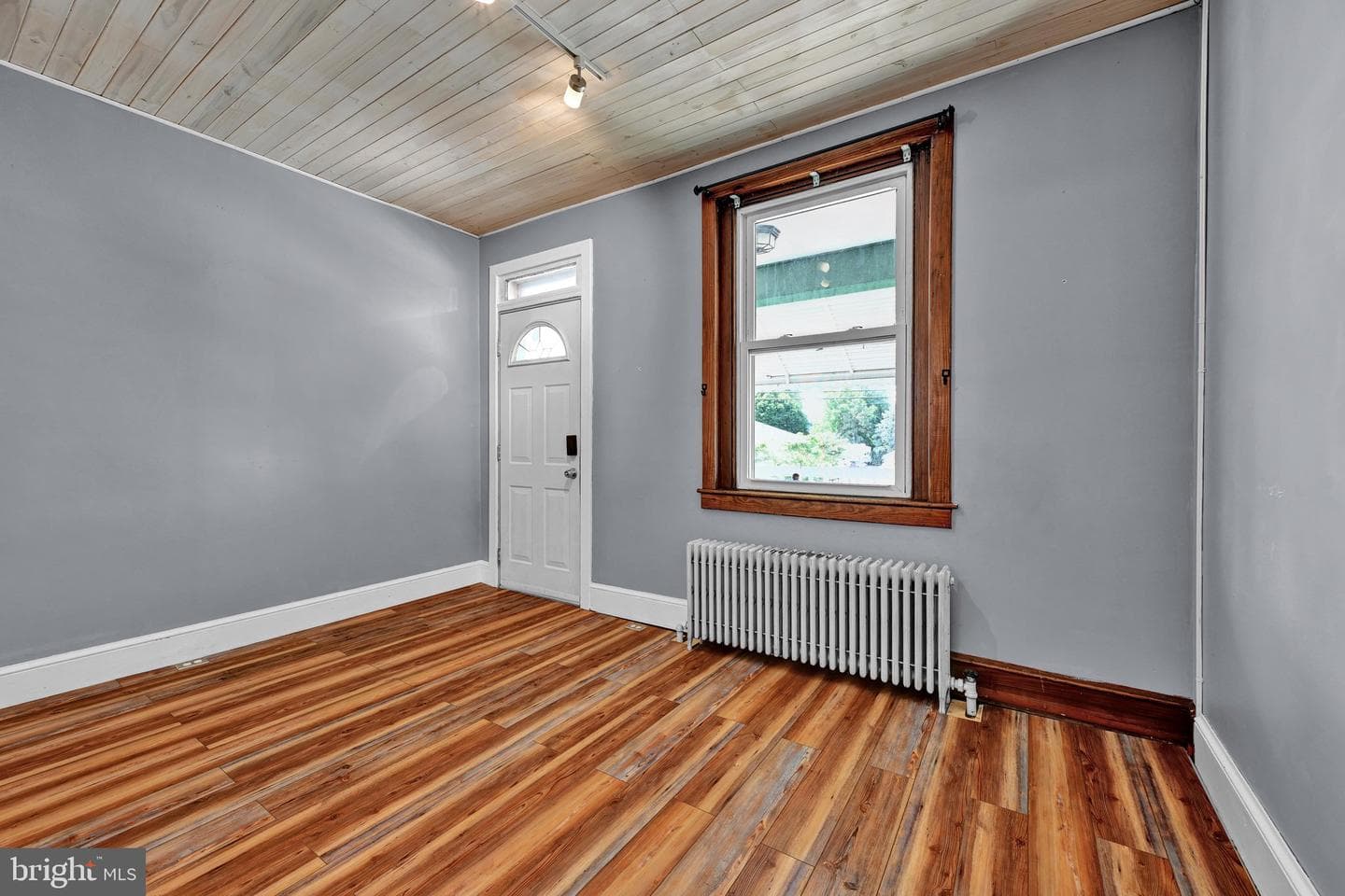 121 W Washington Avenue photo 7