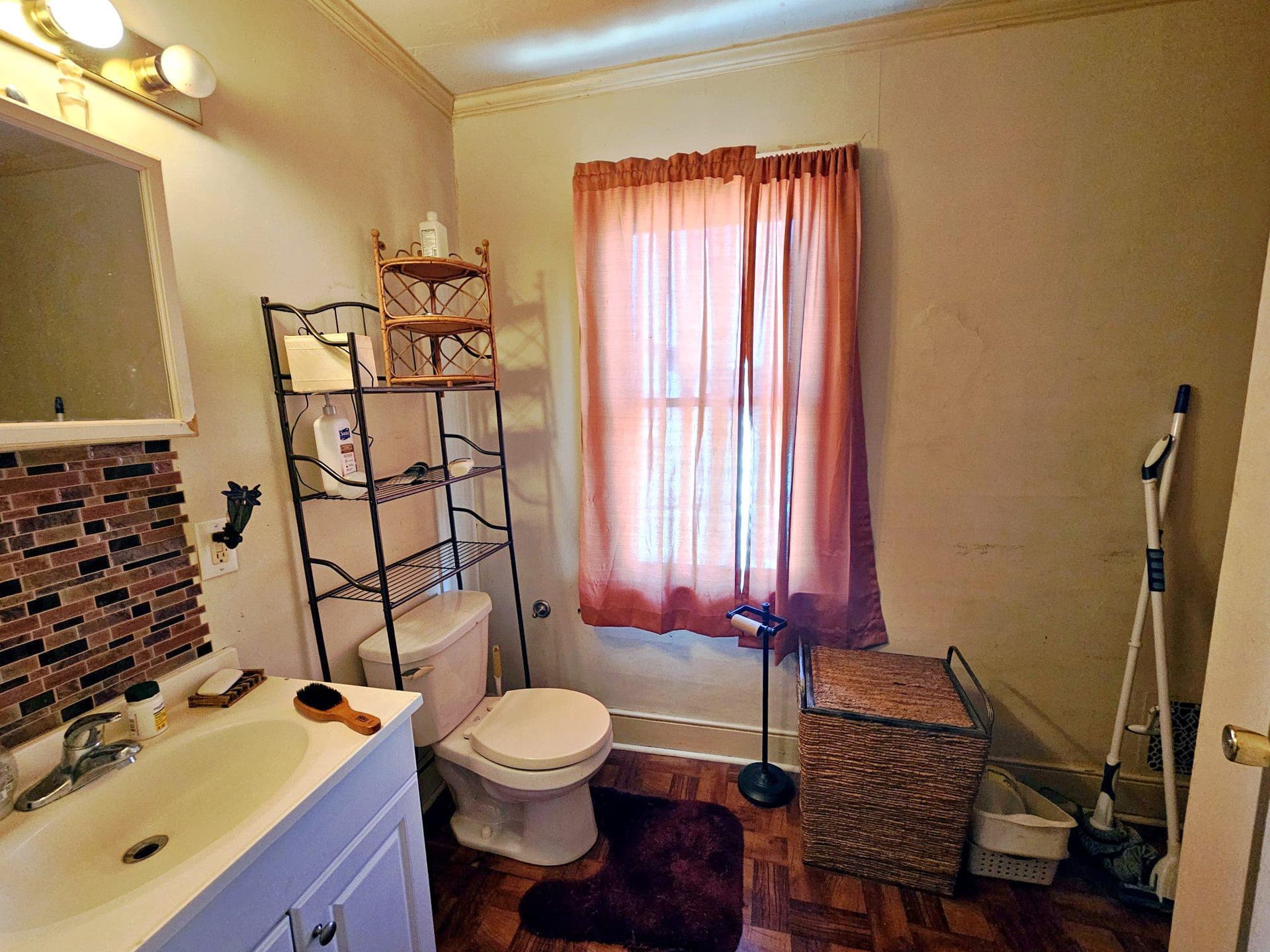 825 Walnut Street photo 11