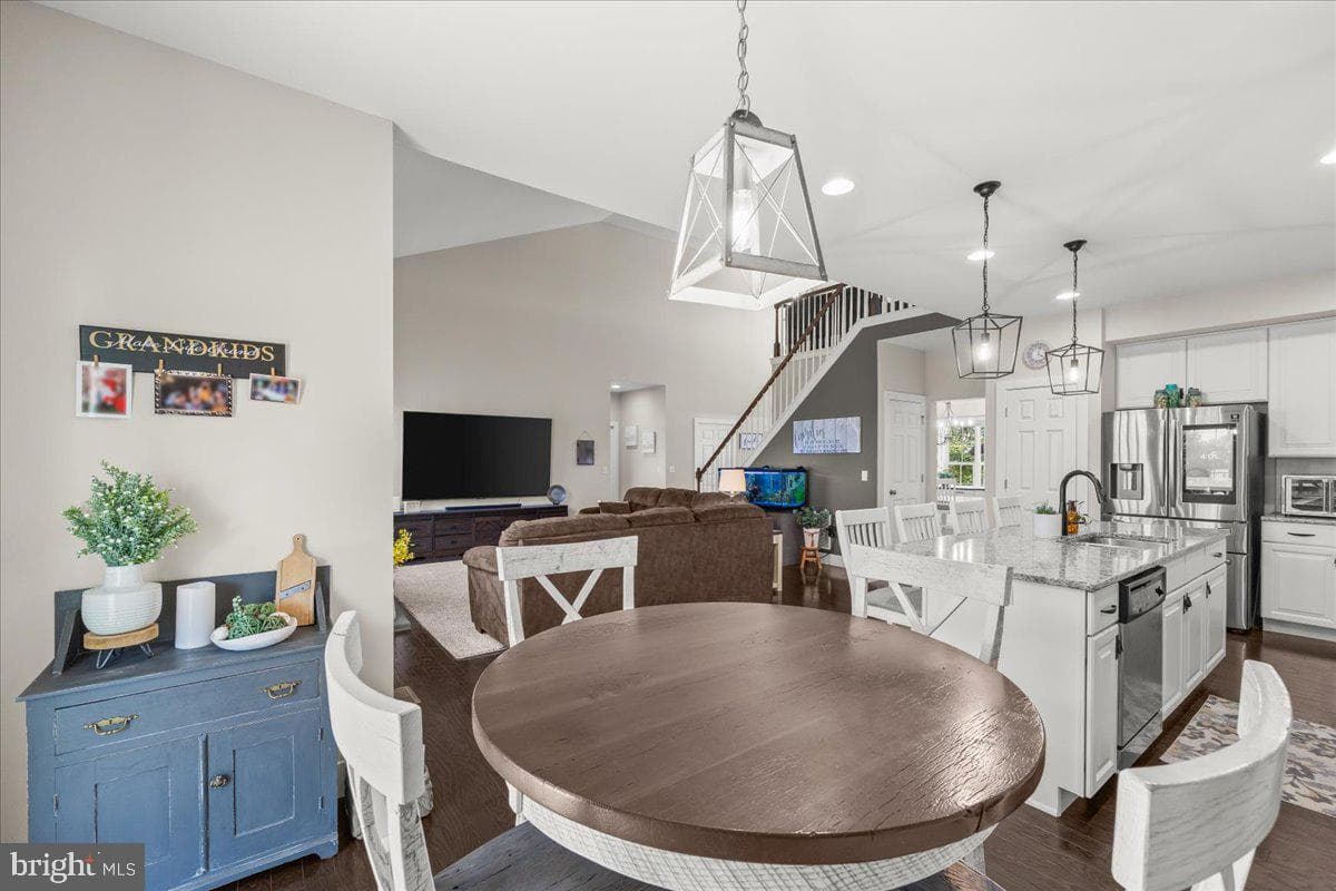 39 Blue Jay Way photo 15
