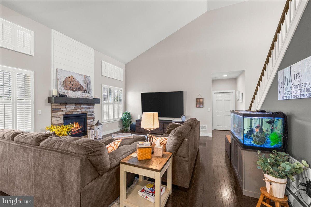 39 Blue Jay Way photo 18