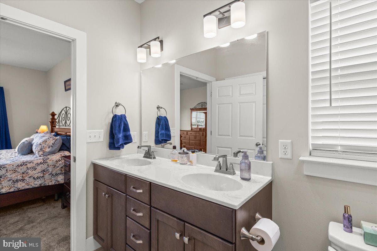39 Blue Jay Way photo 28