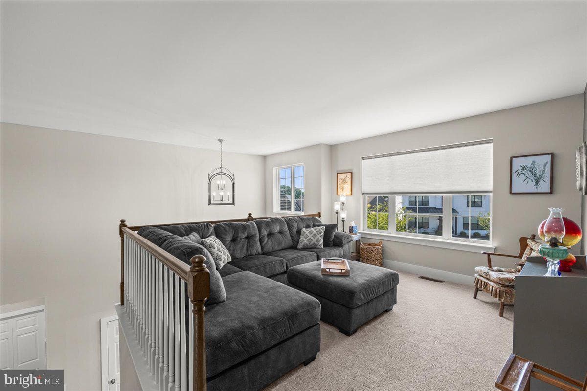 39 Blue Jay Way photo 29