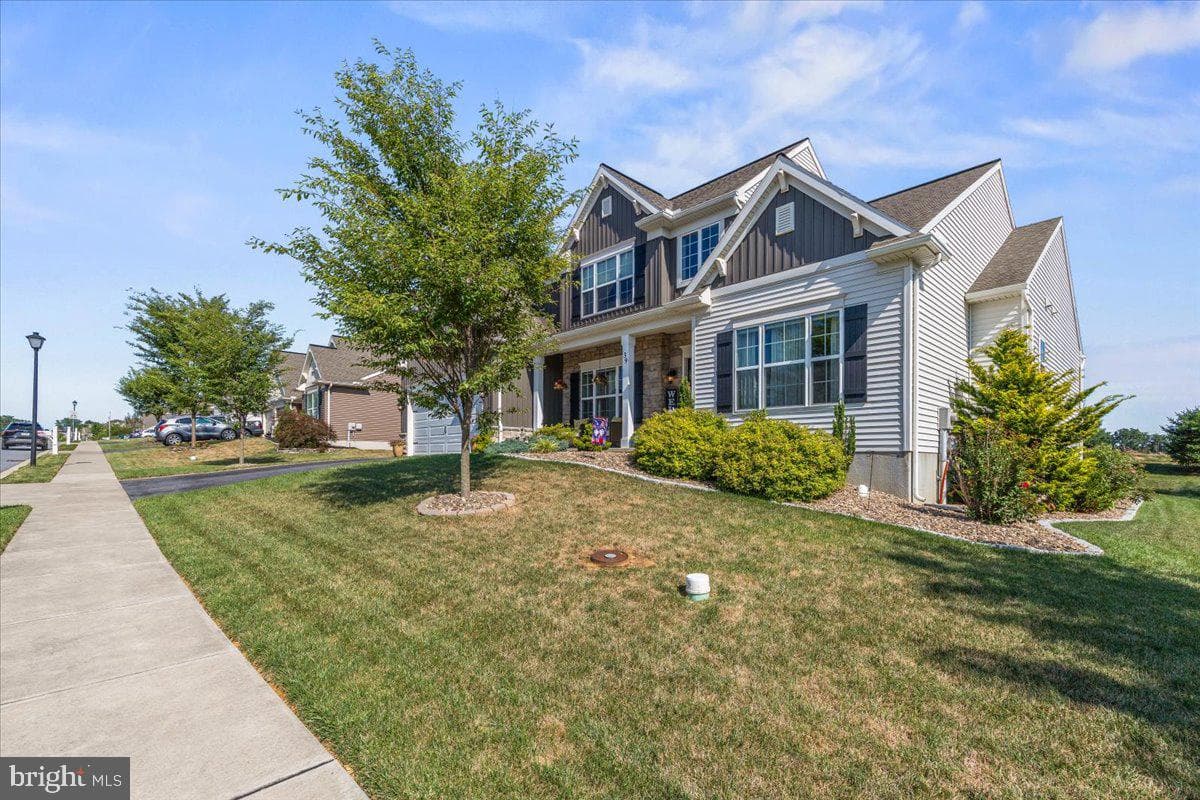 39 Blue Jay Way photo 3