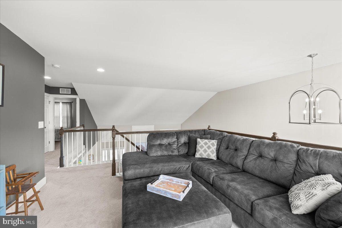 39 Blue Jay Way photo 30
