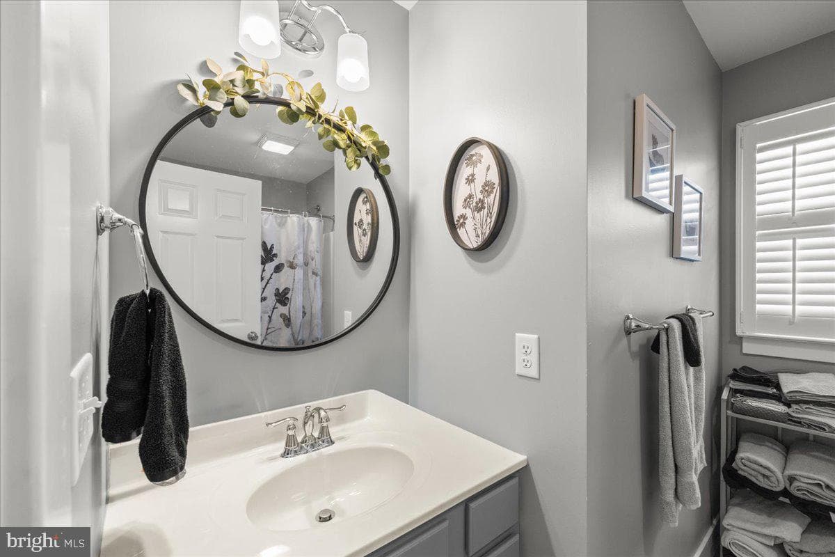 39 Blue Jay Way photo 33