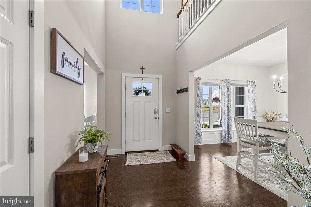 39 Blue Jay Way photo 5