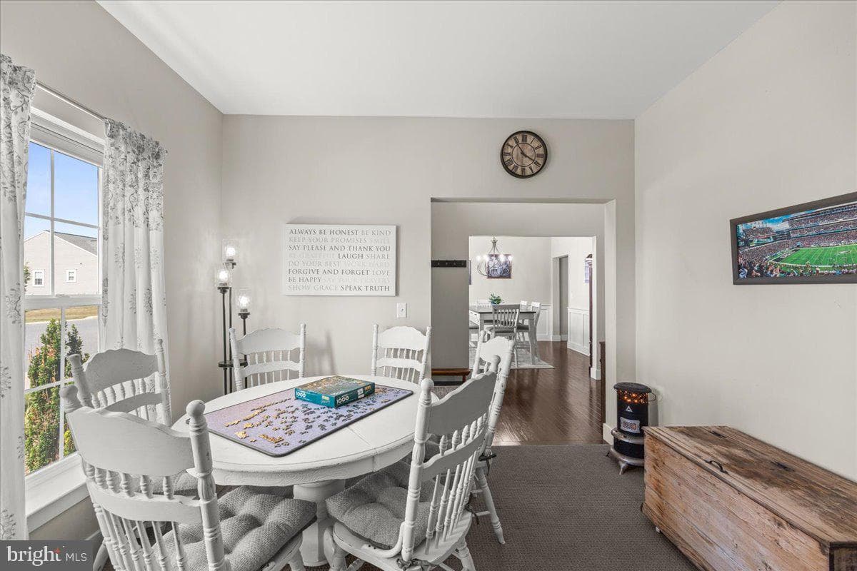 39 Blue Jay Way photo 7