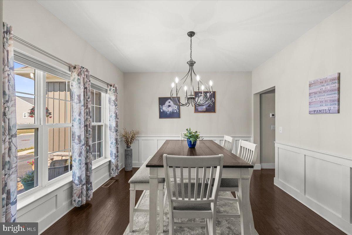 39 Blue Jay Way photo 8