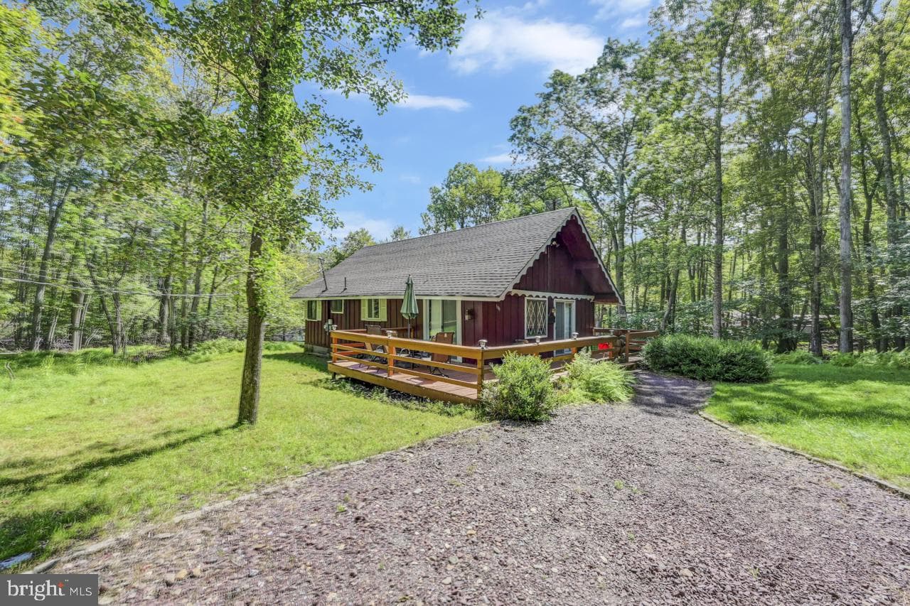 1085 Woodhaven photo 2
