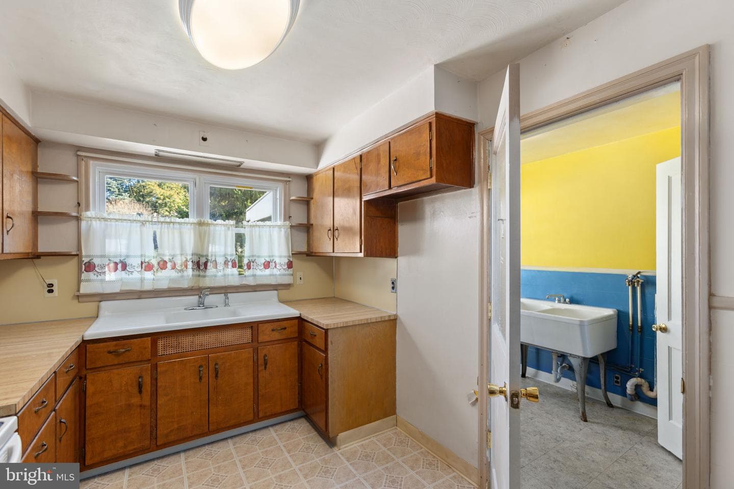 731 N James Street photo 31