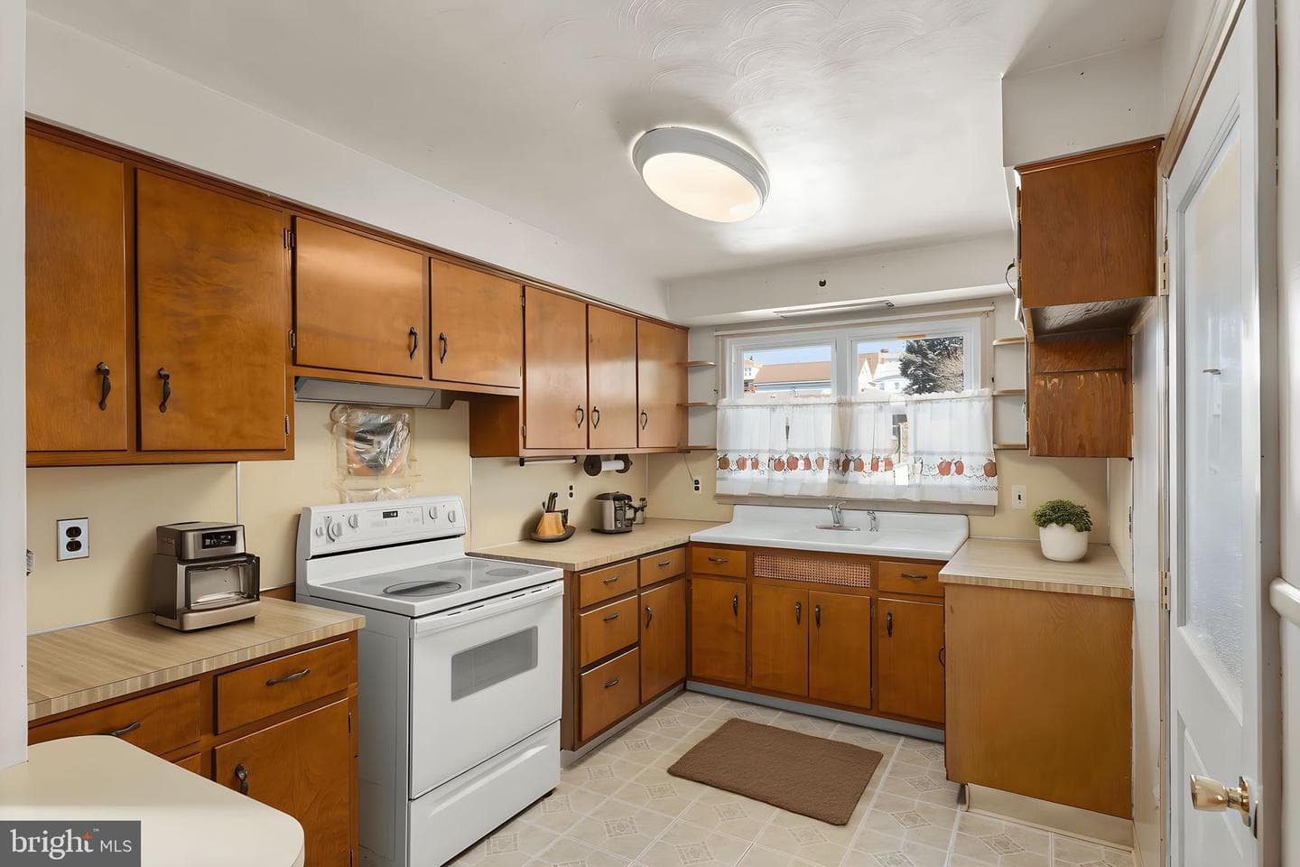 731 N James Street photo 32
