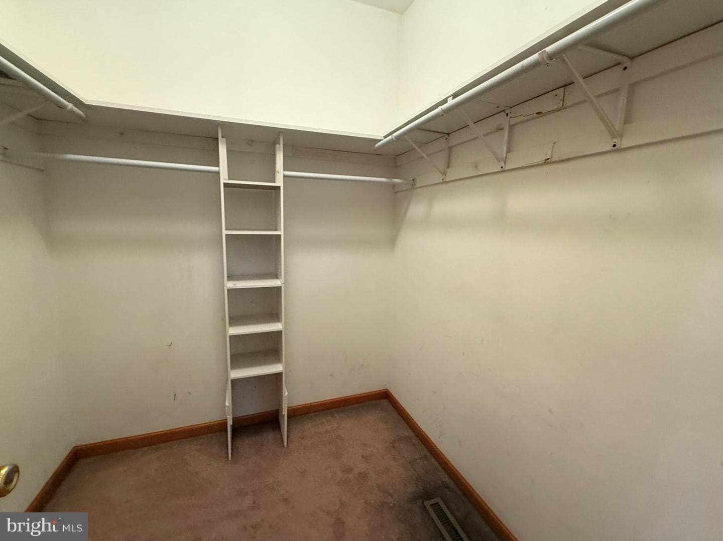 216 Main photo 12