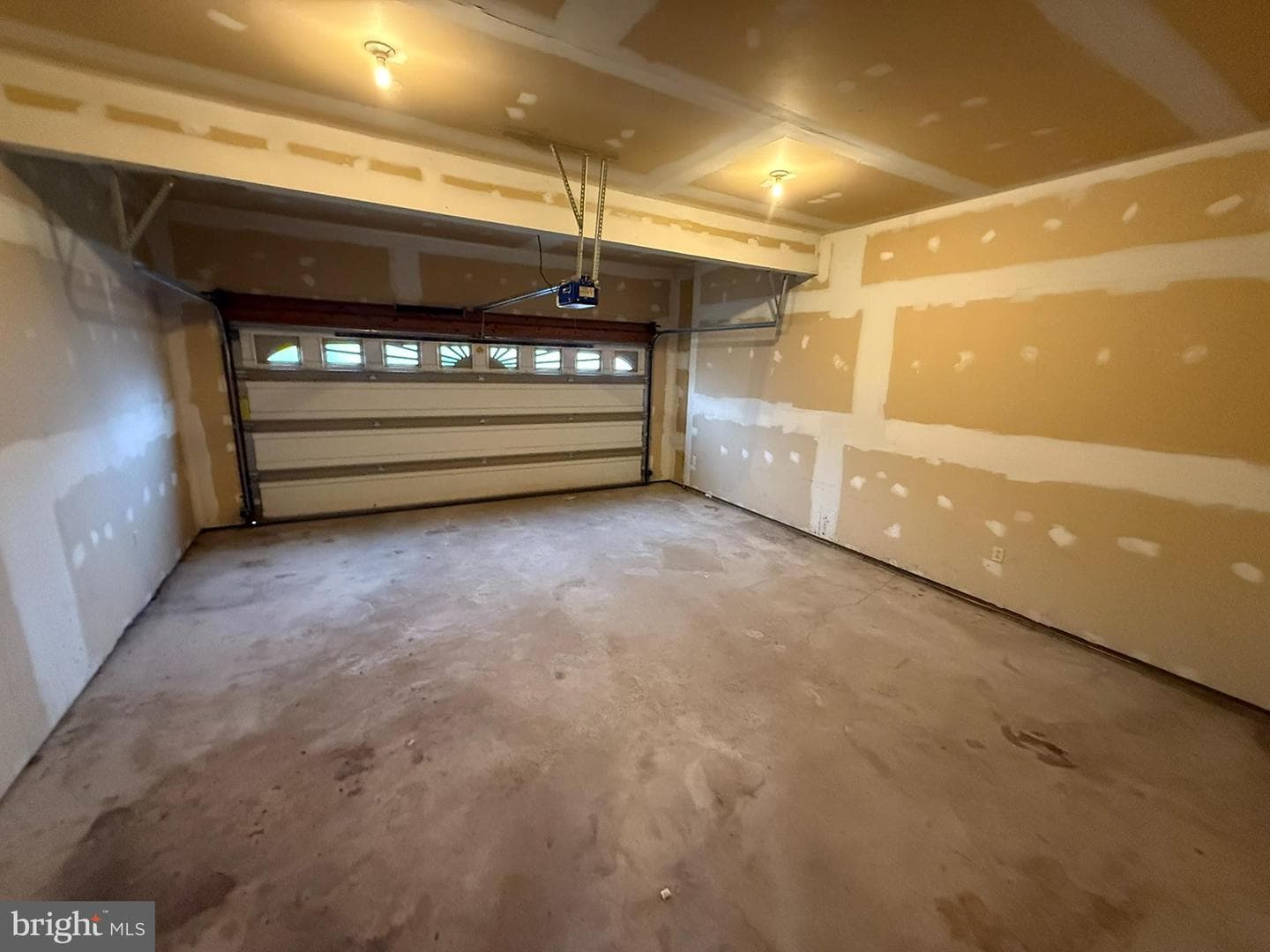 216 Main photo 16
