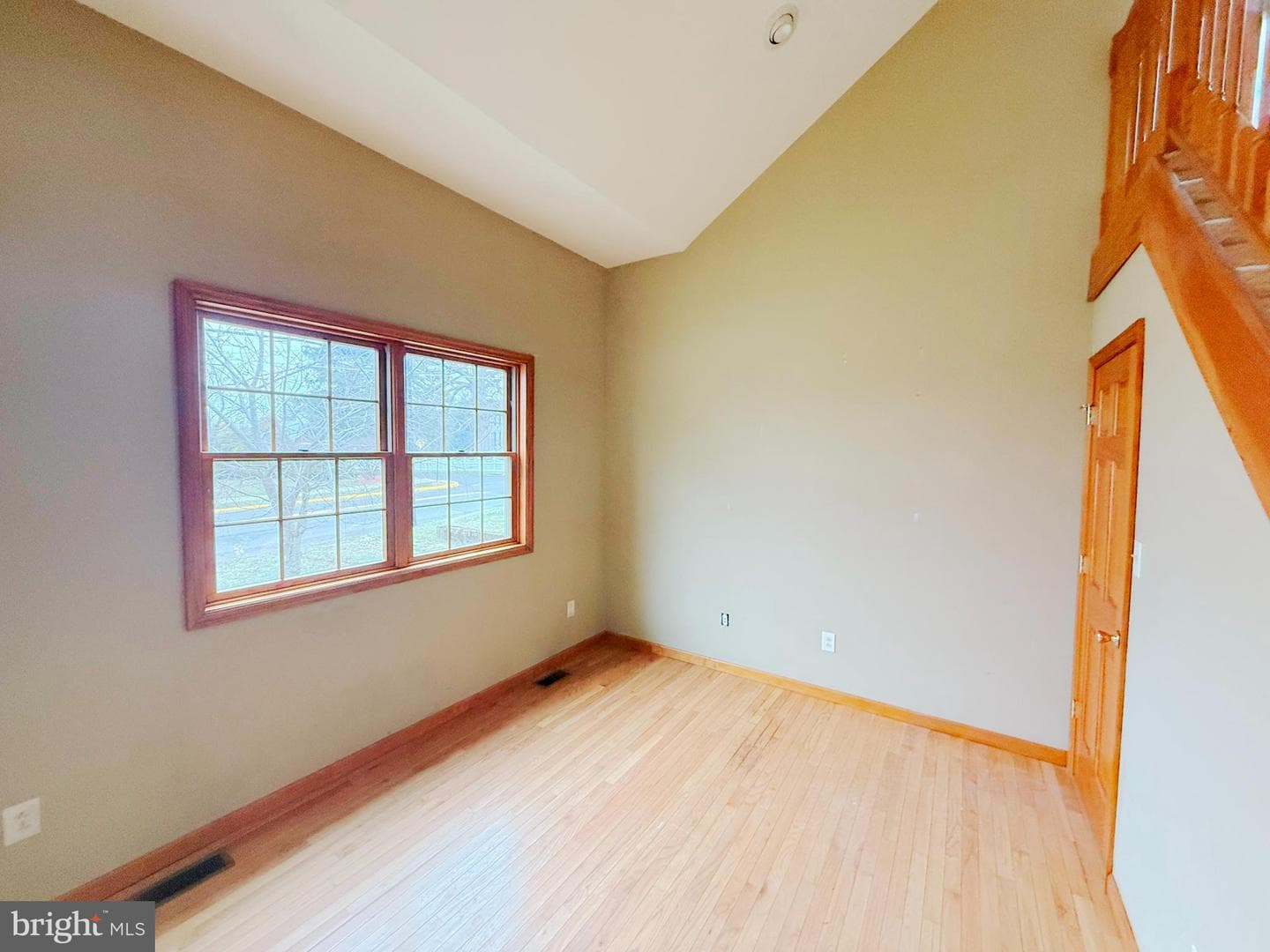 216 Main photo 3