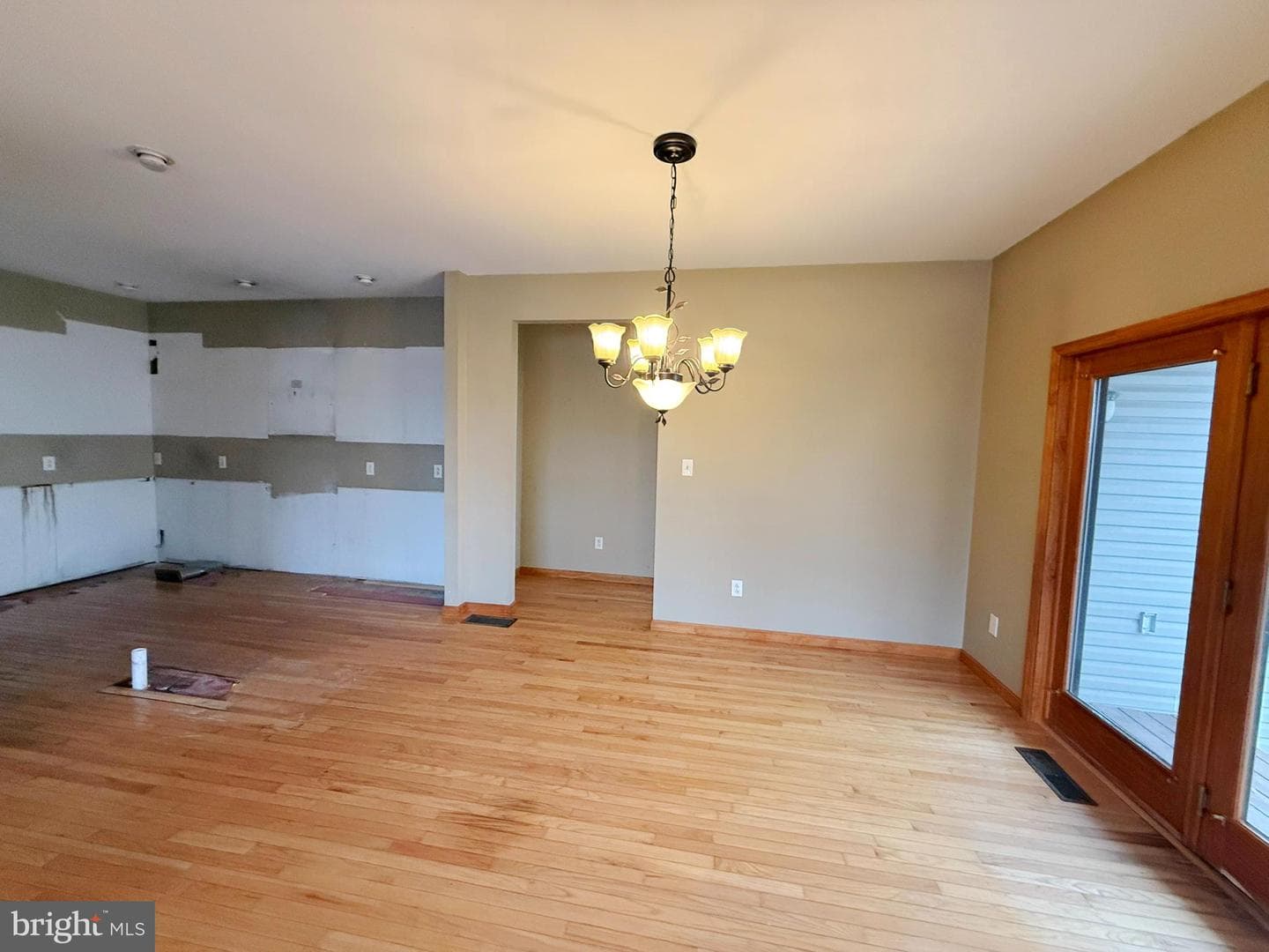 216 Main photo 5