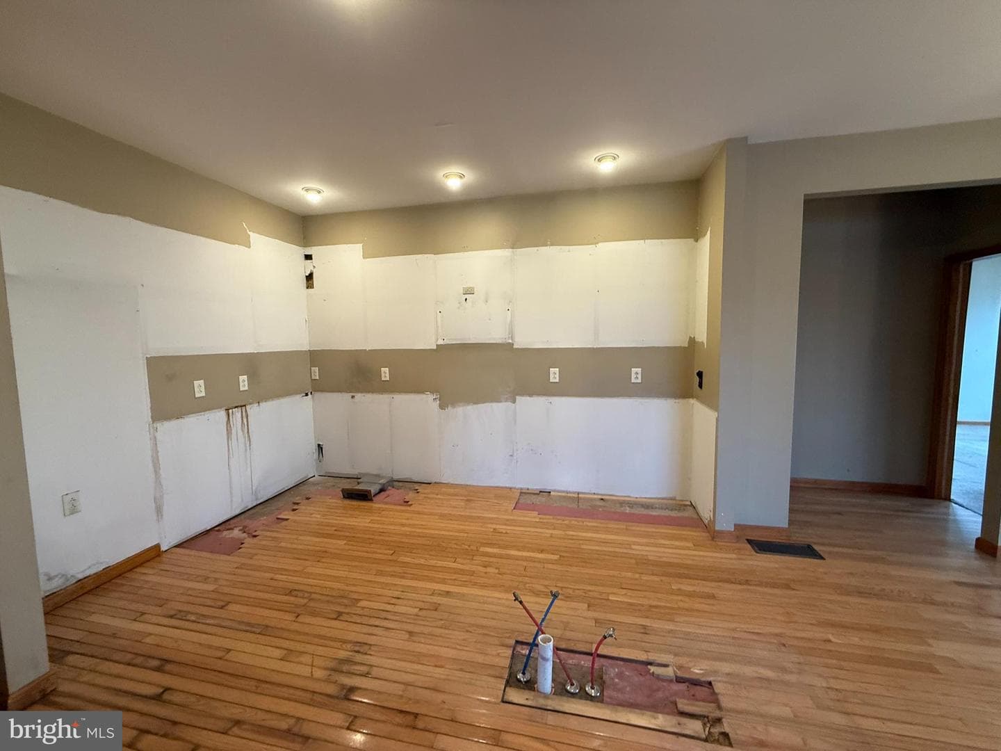 216 Main photo 6