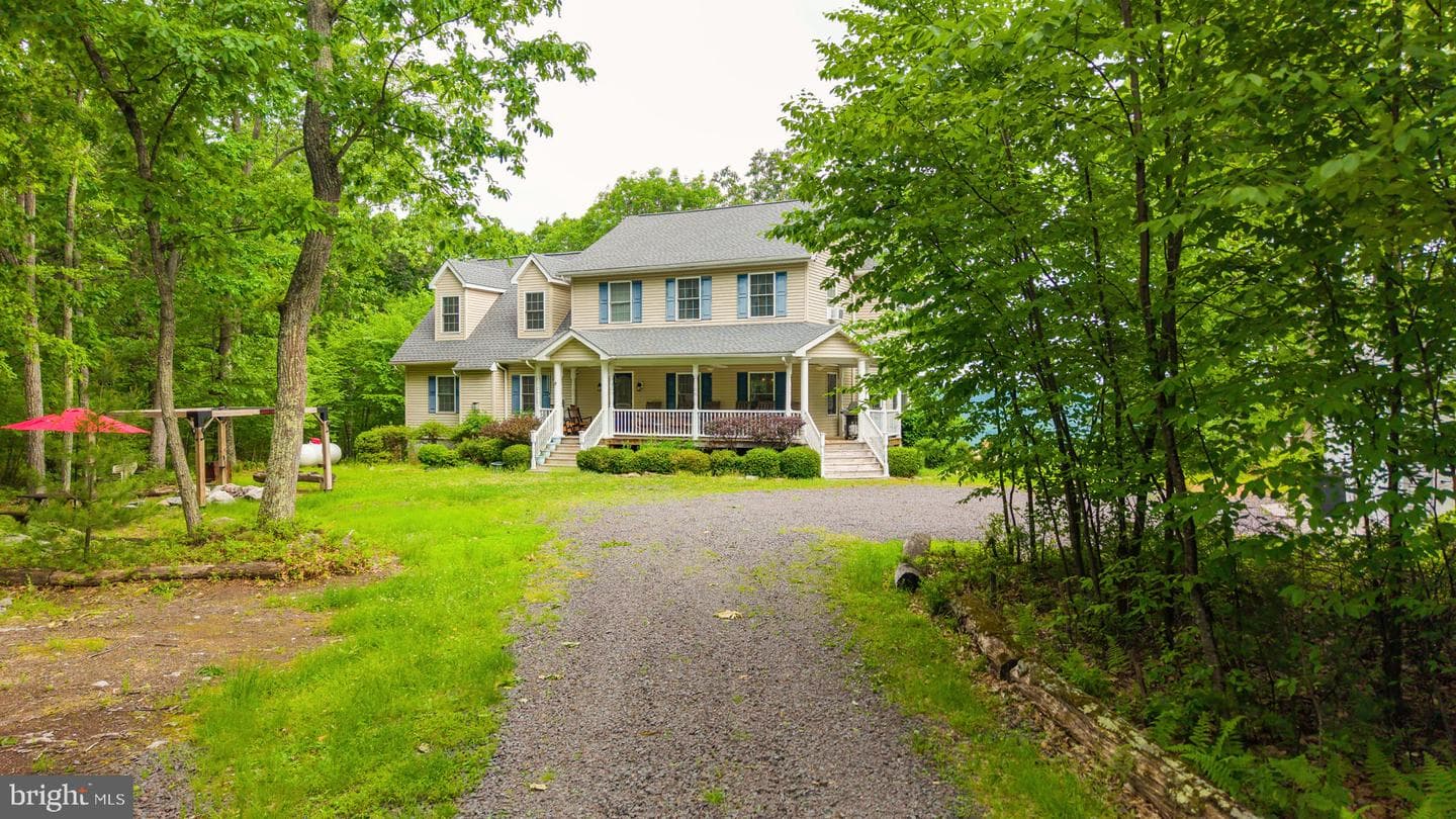 210 White Mountain Lane, Sugarloaf