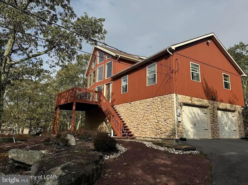 228 Pine Valley Lane, Hazle Twp