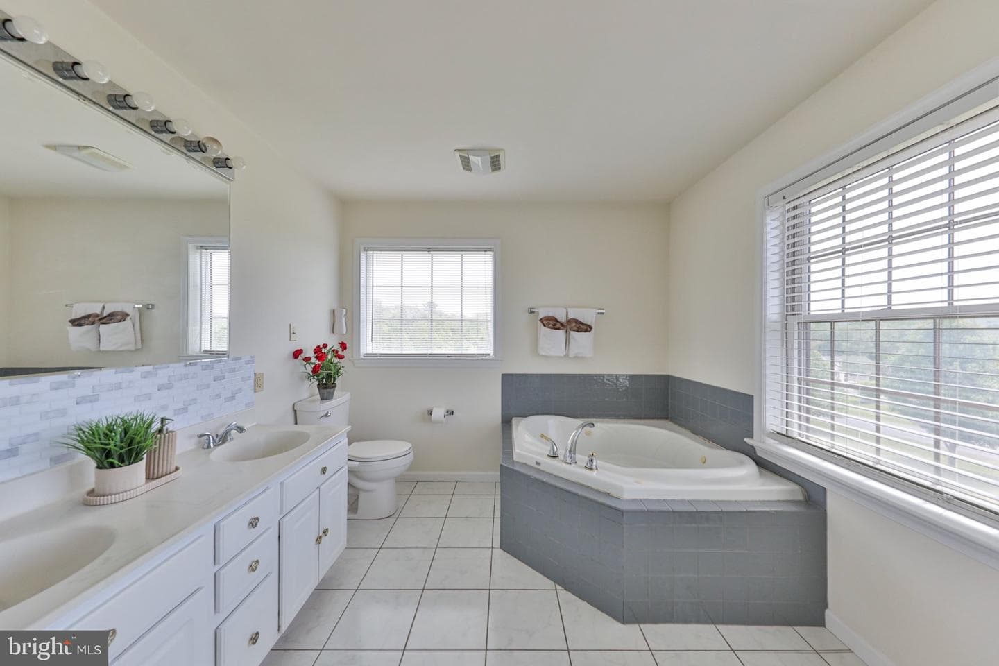 42 Louis Circle photo 14