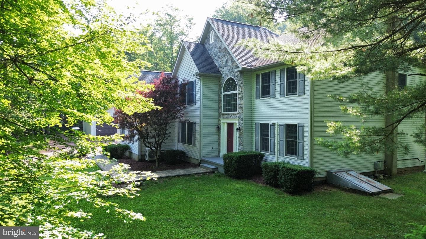 1300 Beaupland Road, Bear Creek