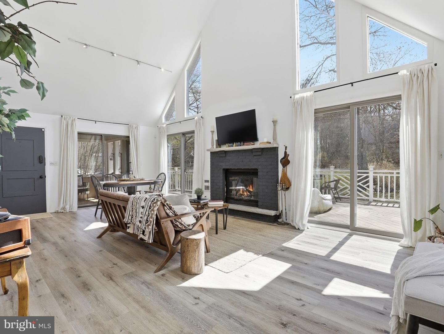 61 Floral Drive photo 4