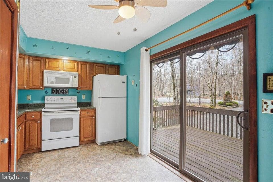 5 Leah Lane photo 16