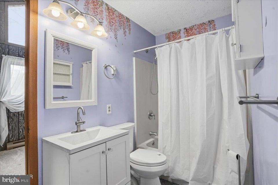 5 Leah Lane photo 8