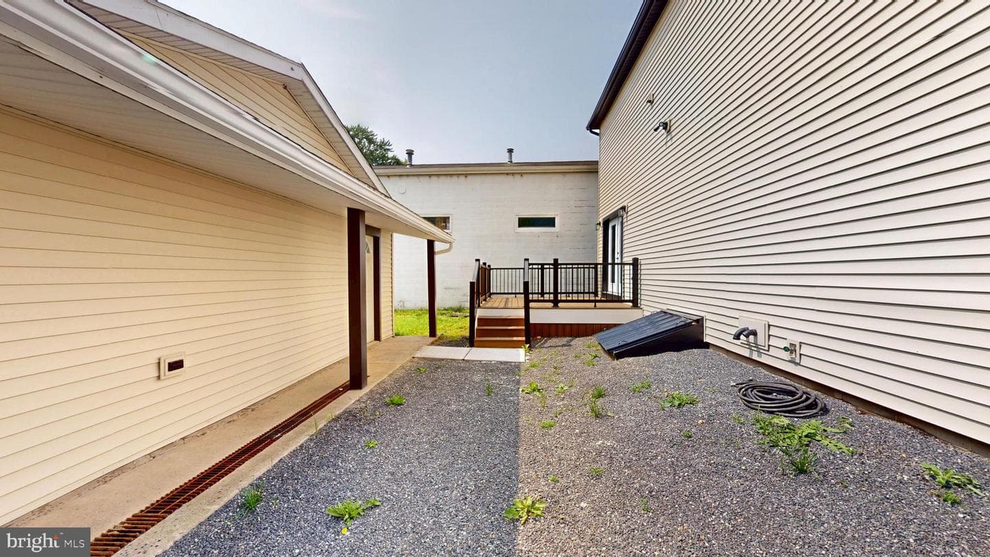 328 Hill Street photo 6