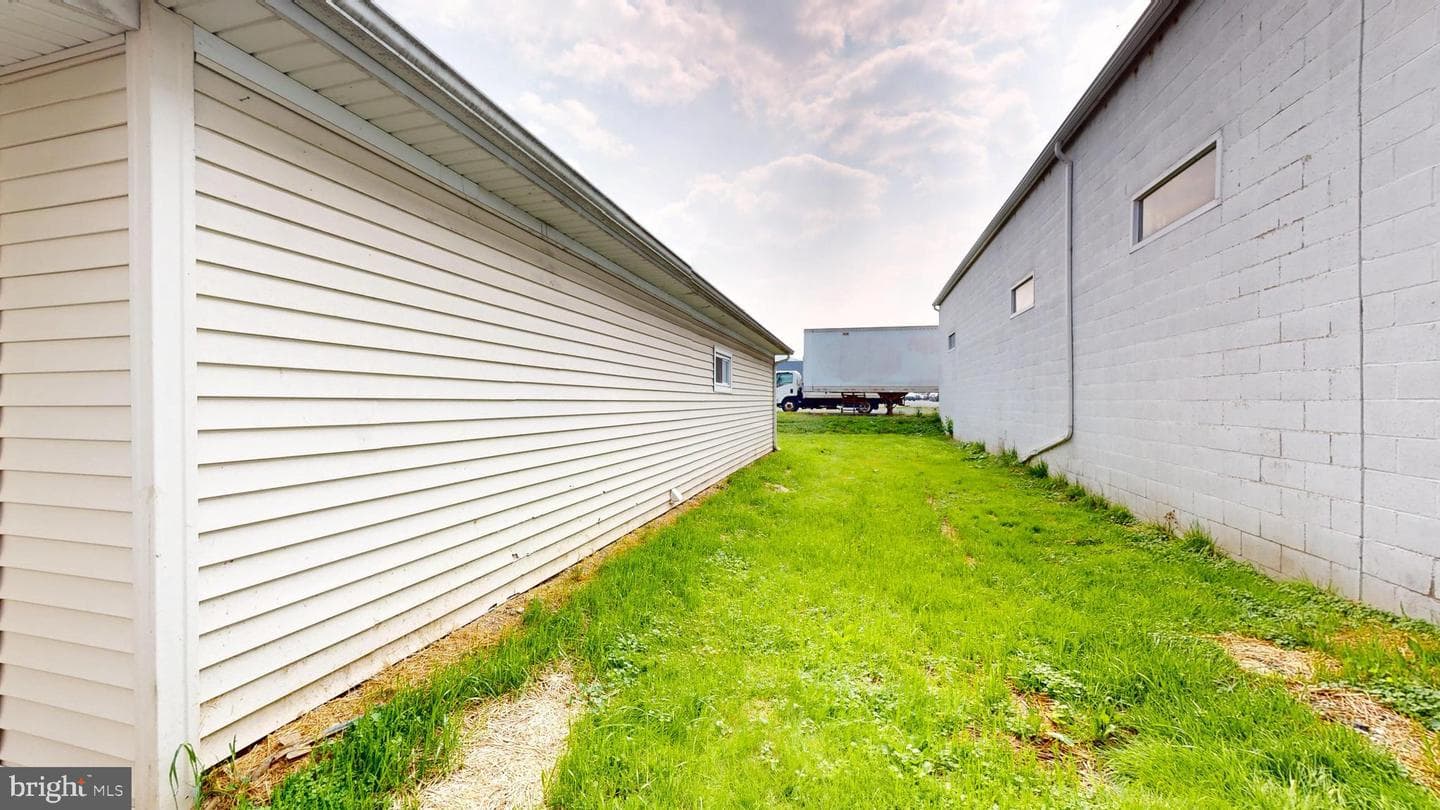 328 Hill Street photo 7