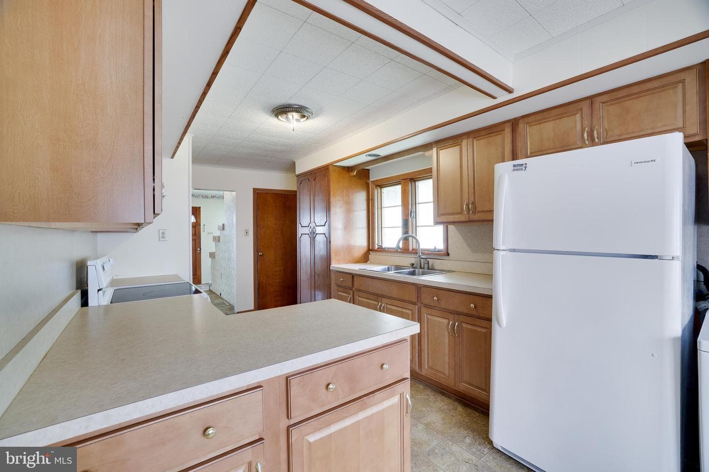 2712 Grand Street photo 10