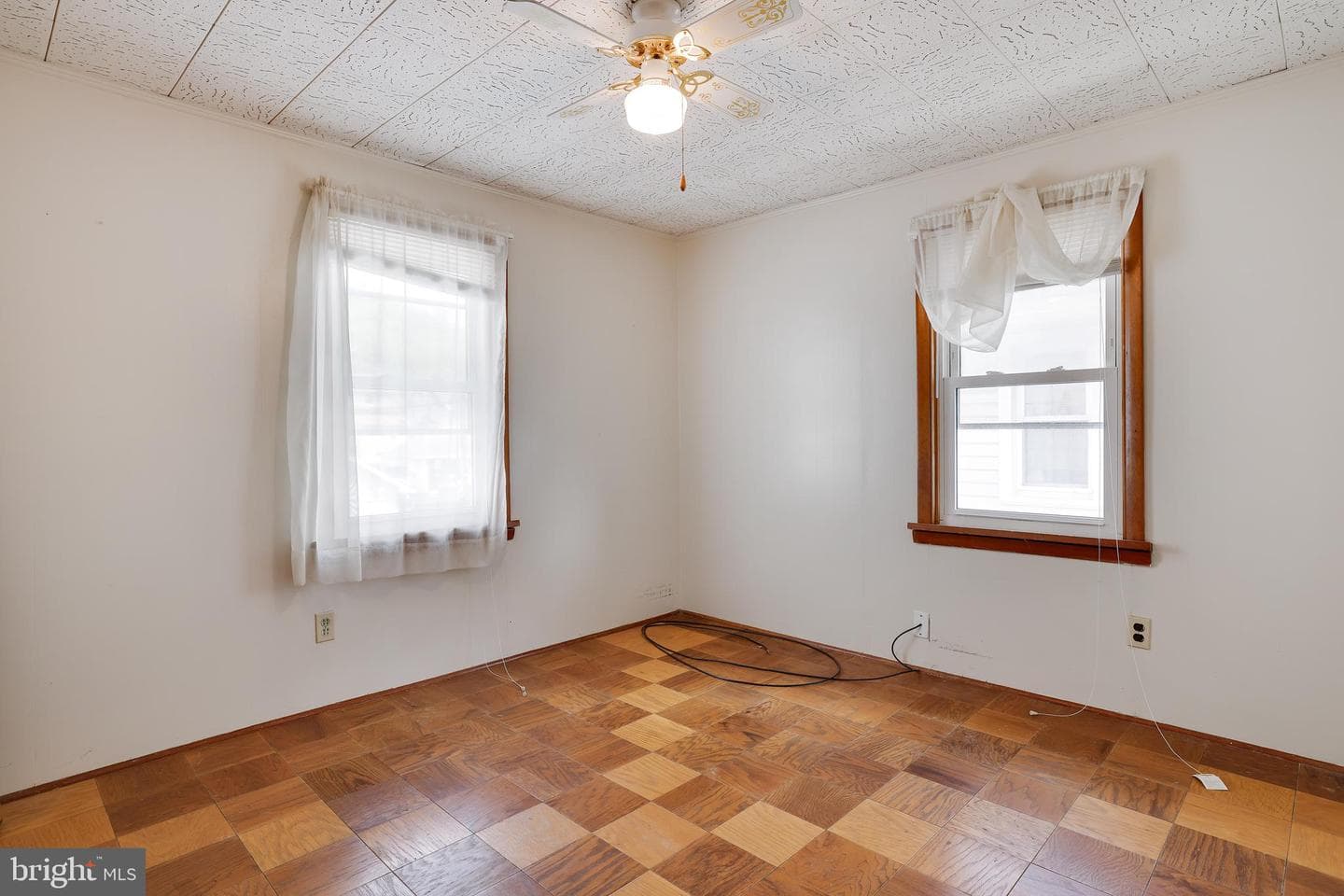 2712 Grand Street photo 18