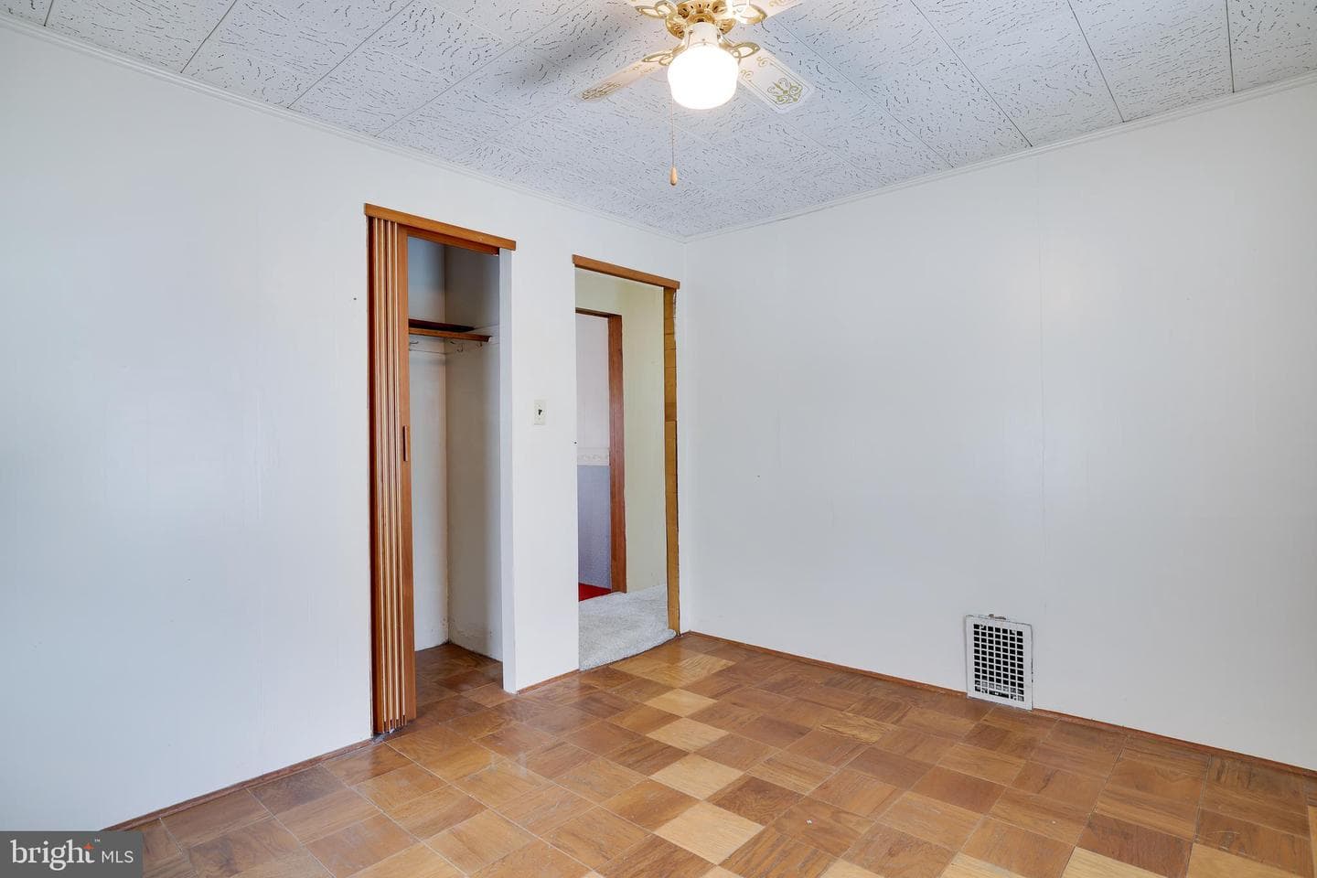 2712 Grand Street photo 19