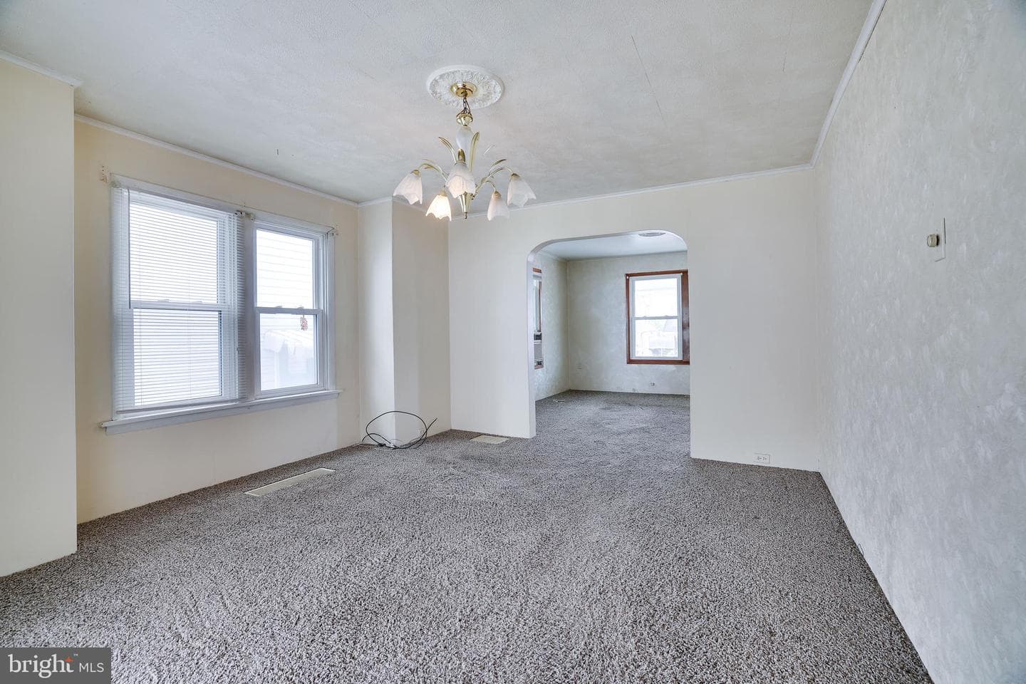 2712 Grand Street photo 3